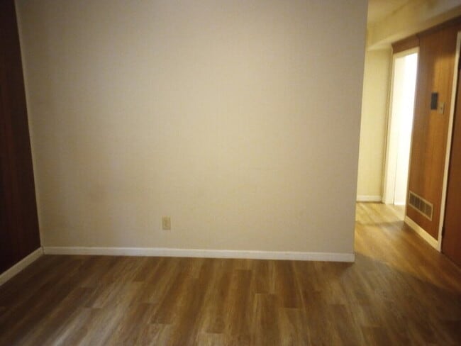 Photo - 706 W Lee Rd House