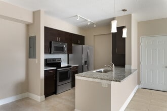 Building Photo - Casa Vera