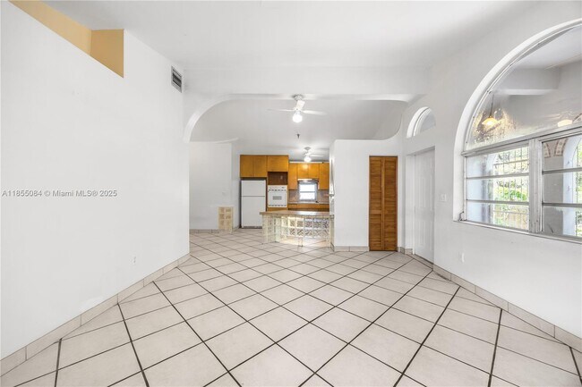 Building Photo - 7041 SW 63rd Ct