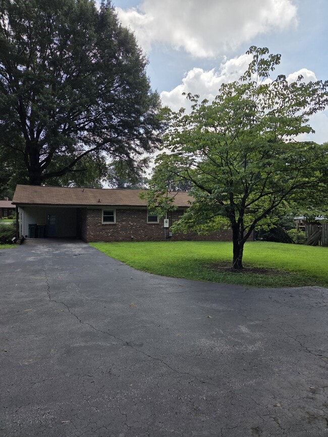 Building Photo - 311 Island Dr