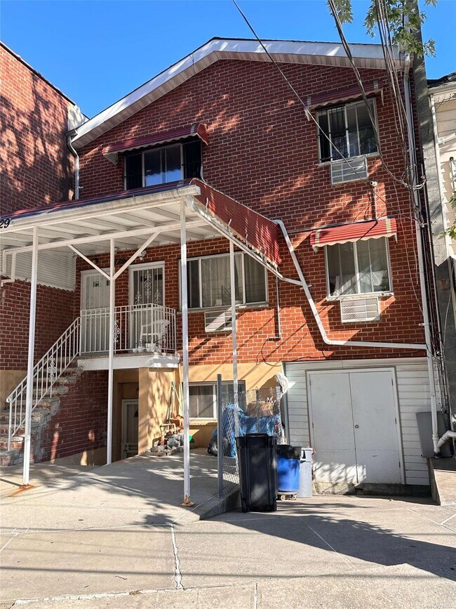 Foto del edificio - 729 N Oak Dr