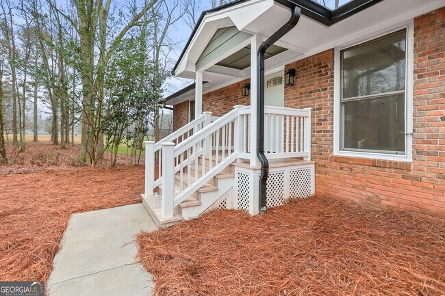 Foto del edificio - 335 Harris Rd