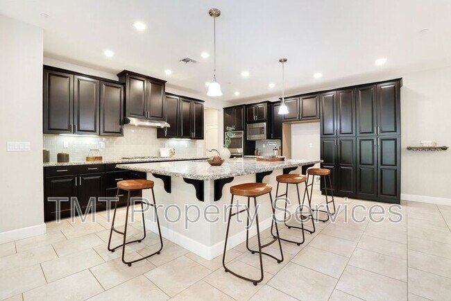 Building Photo - 1141 Vista Verde Dr