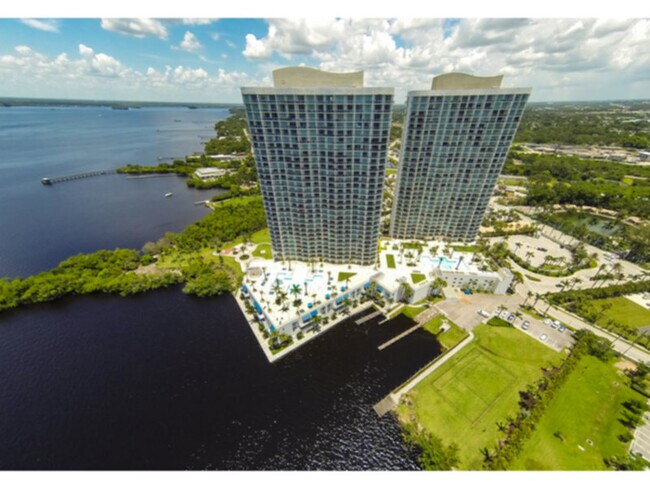 Foto del edificio - LVT Flooring, Cable and Internet Included!