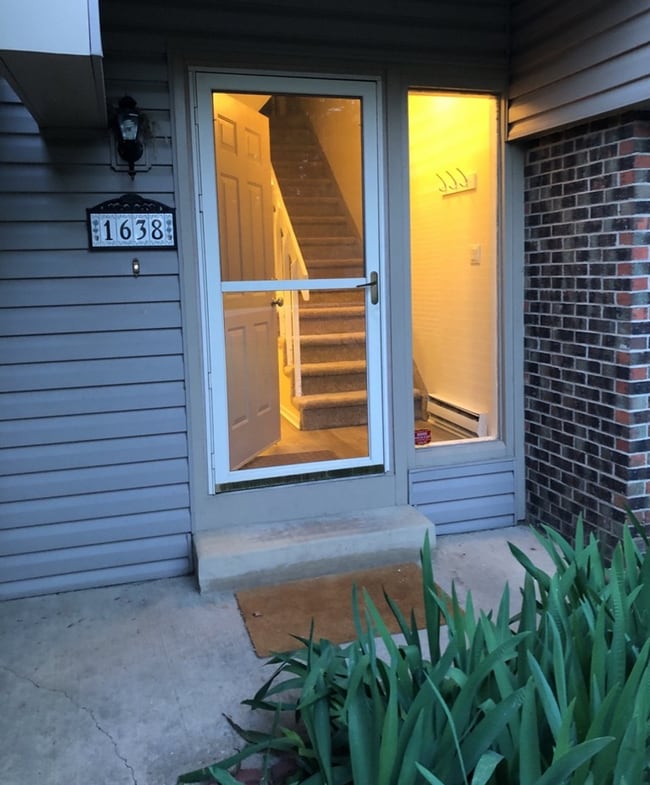Foto del edificio - Spacious 3BR Townhome | 50 Yards to Coal Creek Trail!!