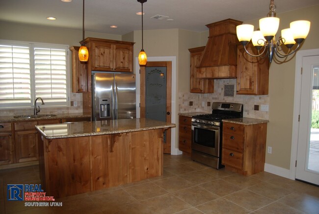 Building Photo - Charming Coral Canyon Home