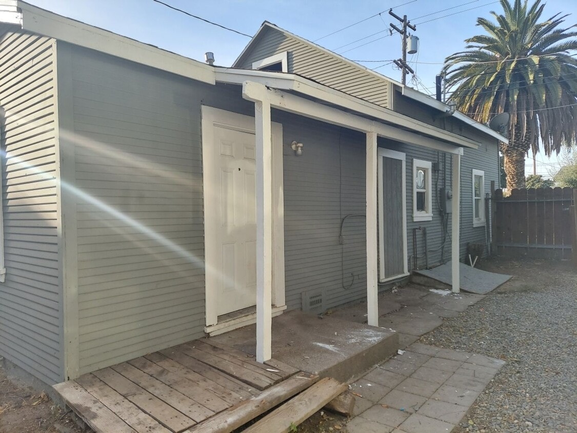 507 13th St Unit 507 1/2, Modesto, CA 95354 Room for Rent in Modesto