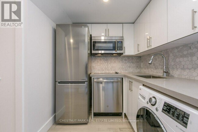 Photo du bâtiment - 379 St Clarens Ave