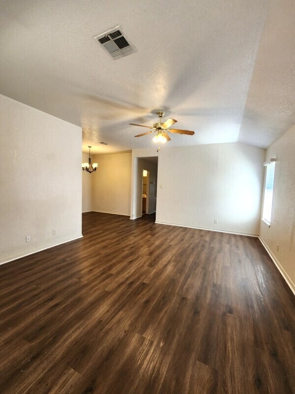 Foto del edificio - 4600 Acorn Creek Trail