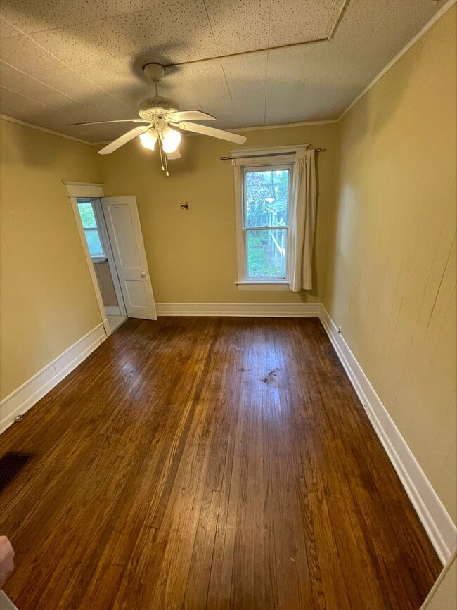 Building Photo - 606 W Iowa St