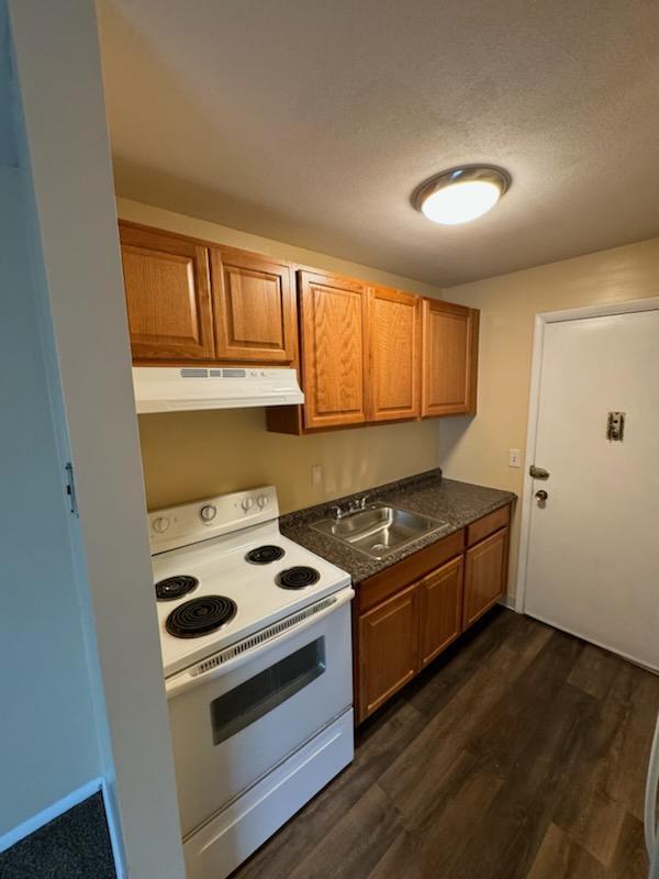 Studio Kitchen 110-7 - JJN Properties at Polk Street