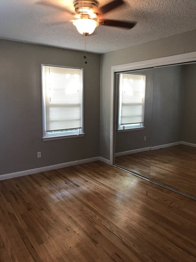 Building Photo - Pre Leasing for Fall 2026! 4/2 in Medical District!