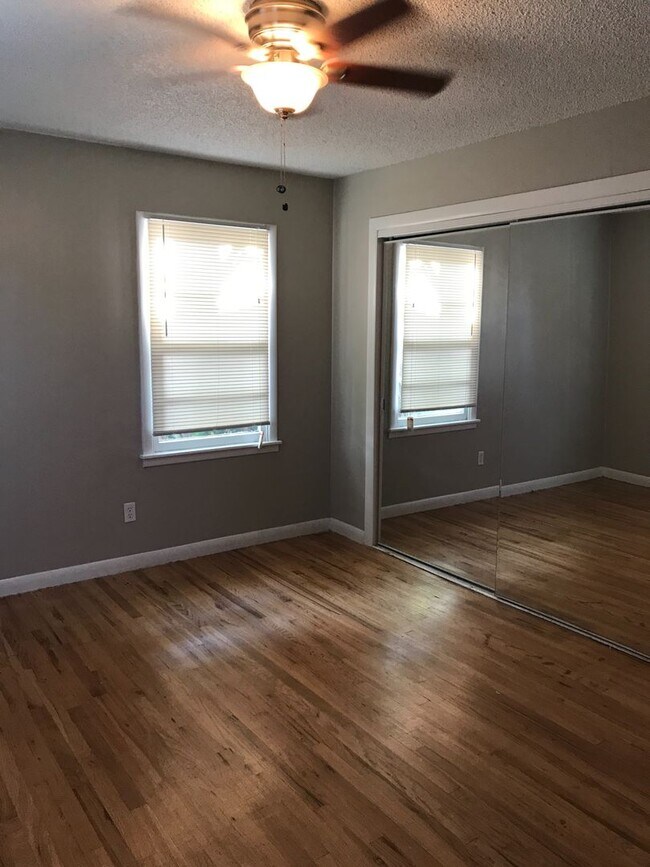 Foto del edificio - Pre Leasing for Fall 2026! 4/2 in Medical District!