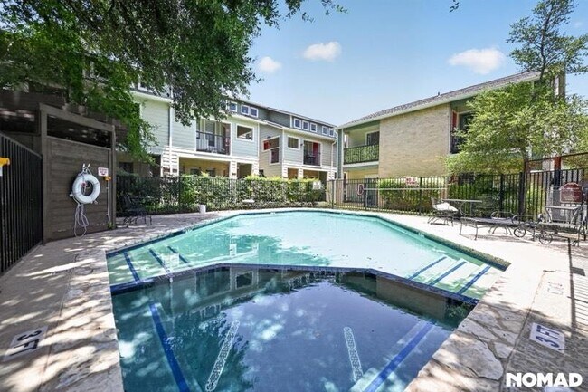 Foto del edificio - 2104 Cullen Ave