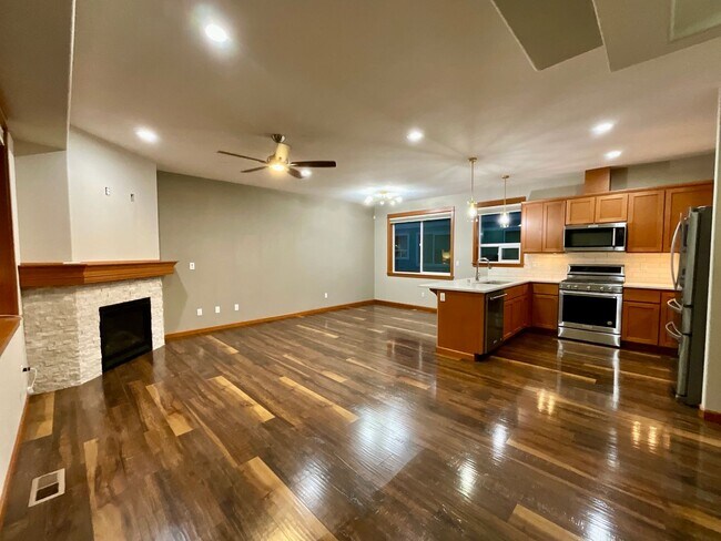 Foto del edificio - Beautiful 3 Bedroom Townhouse in Everett