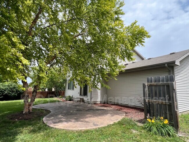 Building Photo - 480 SE Waco Pl