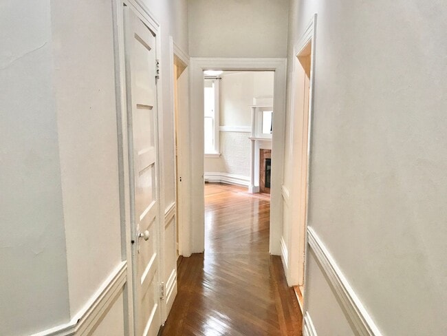 Building Photo - Bright and Airy 1BR/1BA! Heart of the Paci...