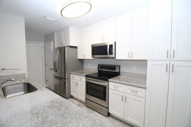 Foto del edificio - Pet-Friendly Remodeled 3 bedroom 2 bathroo...