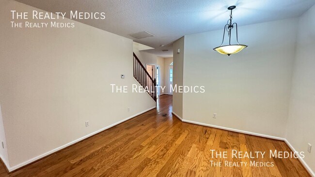 Foto del edificio - 626 Fern Lake Dr