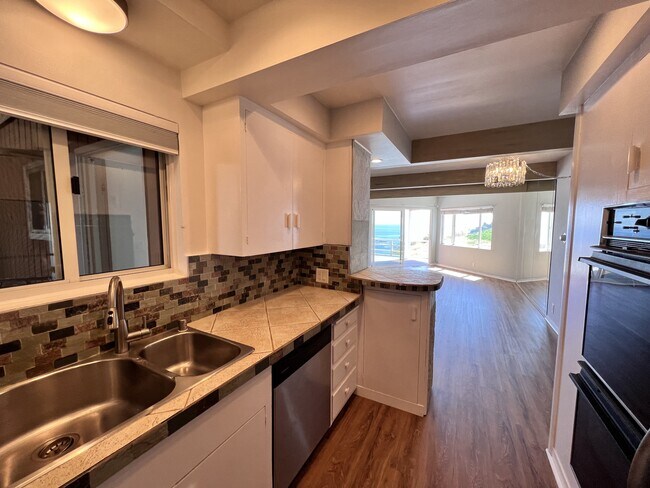 Foto del edificio - 753 Cliff Dr