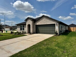 Building Photo - 30434 Canterbury Fields Dr