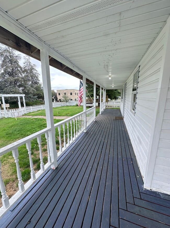 Building Photo - Charming 6 Bedroom 3 Bath Home in Granite ...