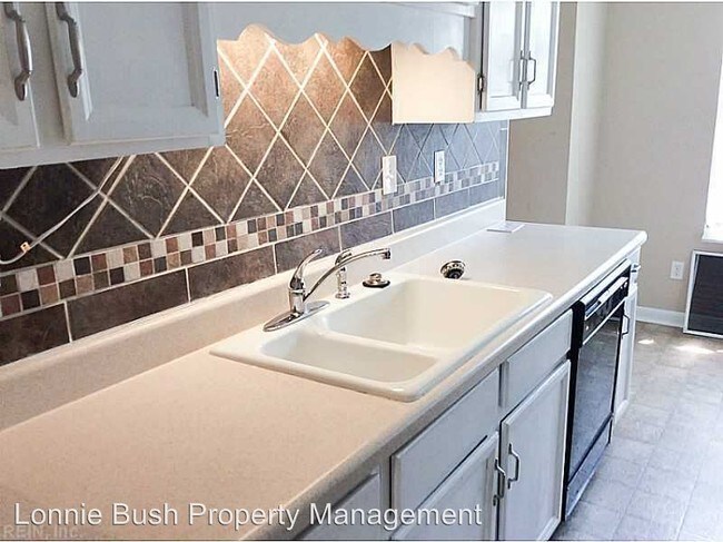 Building Photo - 1344 River Birch Run S