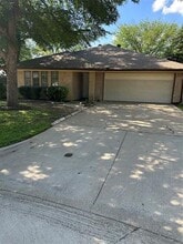 Building Photo - 1007 Almond Ct