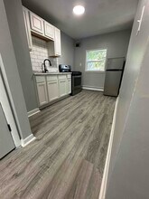 Building Photo - 2406 Waynewood Dr