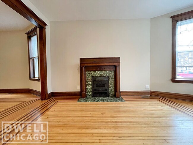 Building Photo - 3106 W Fullerton Ave