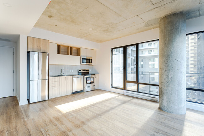 Interior Photo - Le Smith
