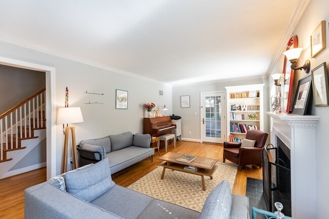 Building Photo - 3 Bedroom 3.5 Bathroom - AU Park Colonial ...