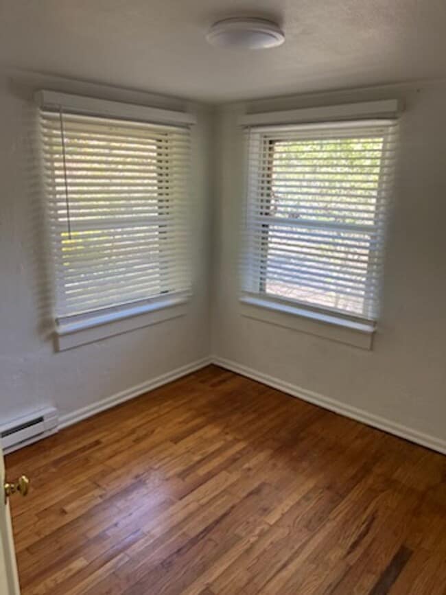 Foto del edificio - Cozy Home - Updated 2 bedroom with 2 car g...
