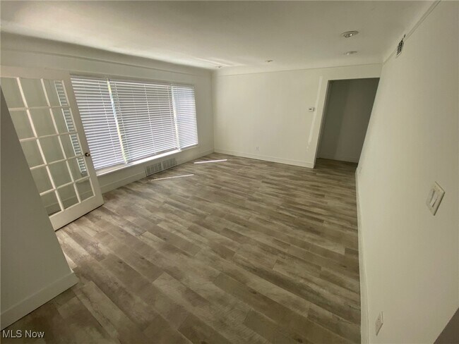 Foto del edificio - 29520 Cresthaven Dr