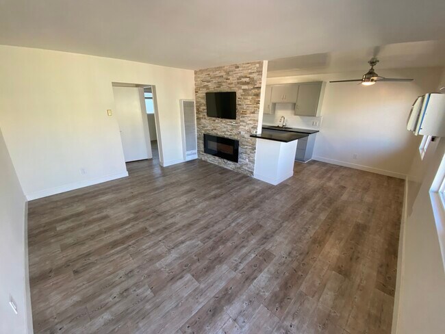 Building Photo - 2854 Rowena Ave