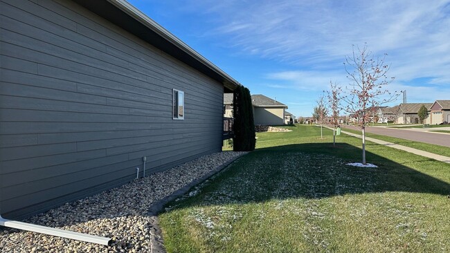 Building Photo - Elegant East Side Sioux Falls Home for Rent