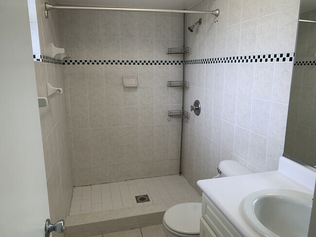 Building Photo - 10712 SW 77th Ave