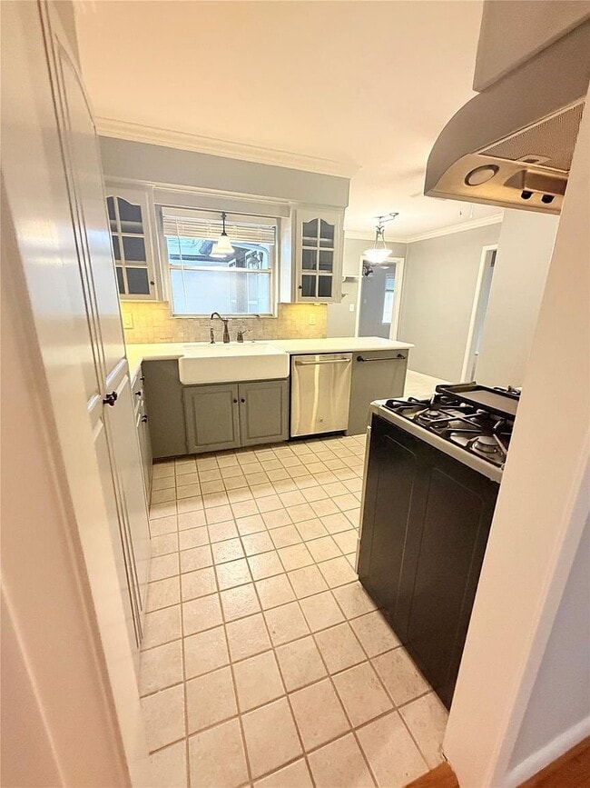 Foto del edificio - 4833 Hazelton St