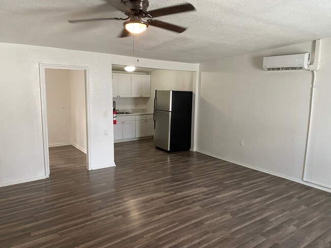 Building Photo - 5415 Buena Vista St