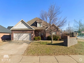 Building Photo - 100 NE Chicory Ln