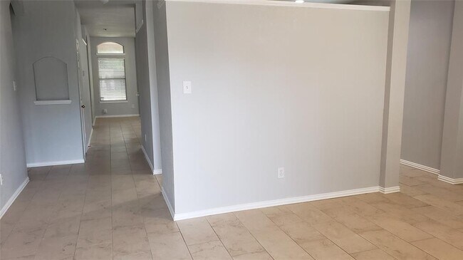 Building Photo - 2840 Earle Dr