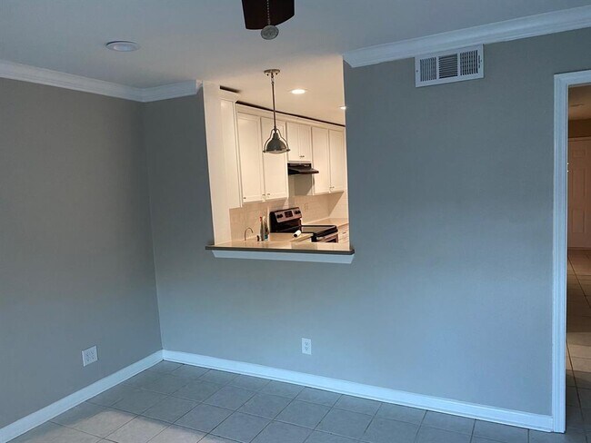 Foto del edificio - 11550 Chimney Rock Rd