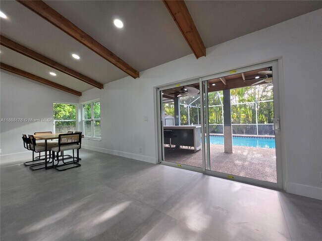 Foto del edificio - 7761 NW 4th St