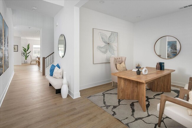 Building Photo - Model-Perfect 5 Bedroom Home in Valencia!