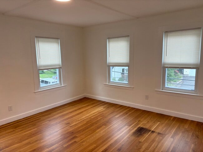 Building Photo - 79 Pleasant St