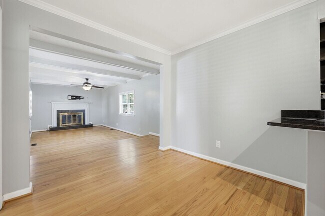Building Photo - Modern Updates in this Classic 3bedroom/2.5 Bath Home in Erwin
