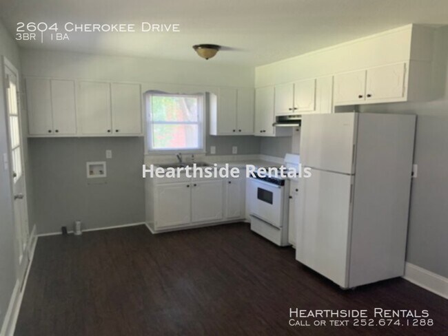 Building Photo - 2604 Cherokee Dr