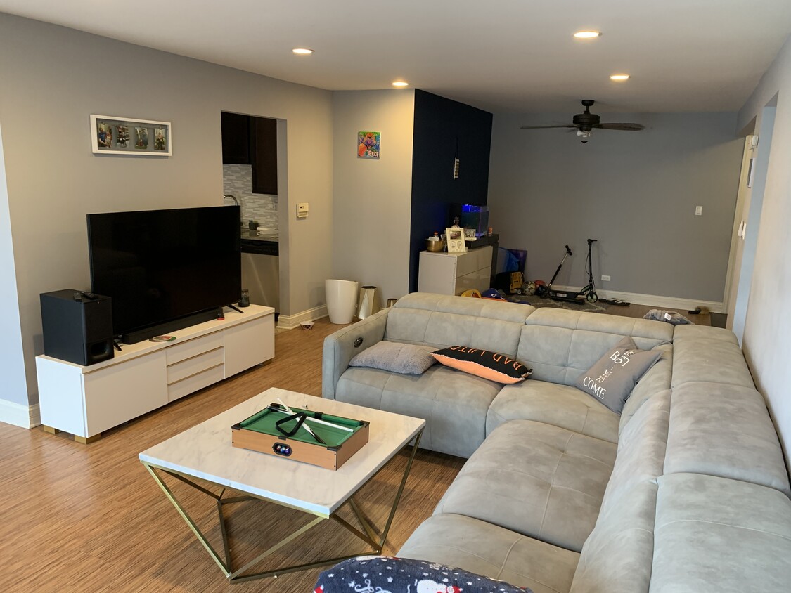 Foto principal - 625 W Huntington Commons Rd