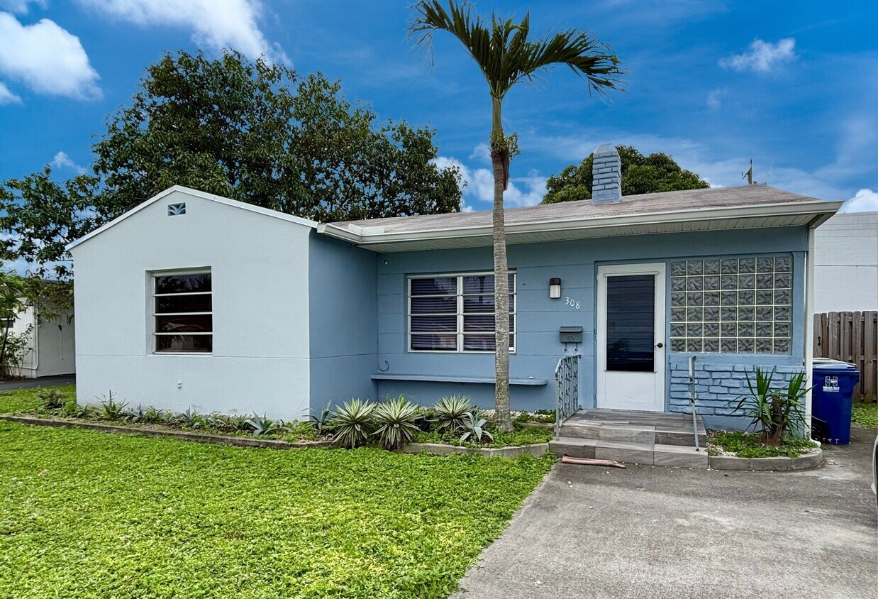 Photo - 308 NE 1st St (Hallandale Beach, FL)