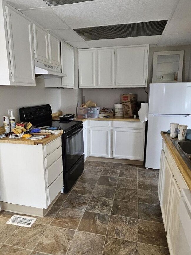 Building Photo - Quaint 4 bedroom/ 1 1/2 Bath